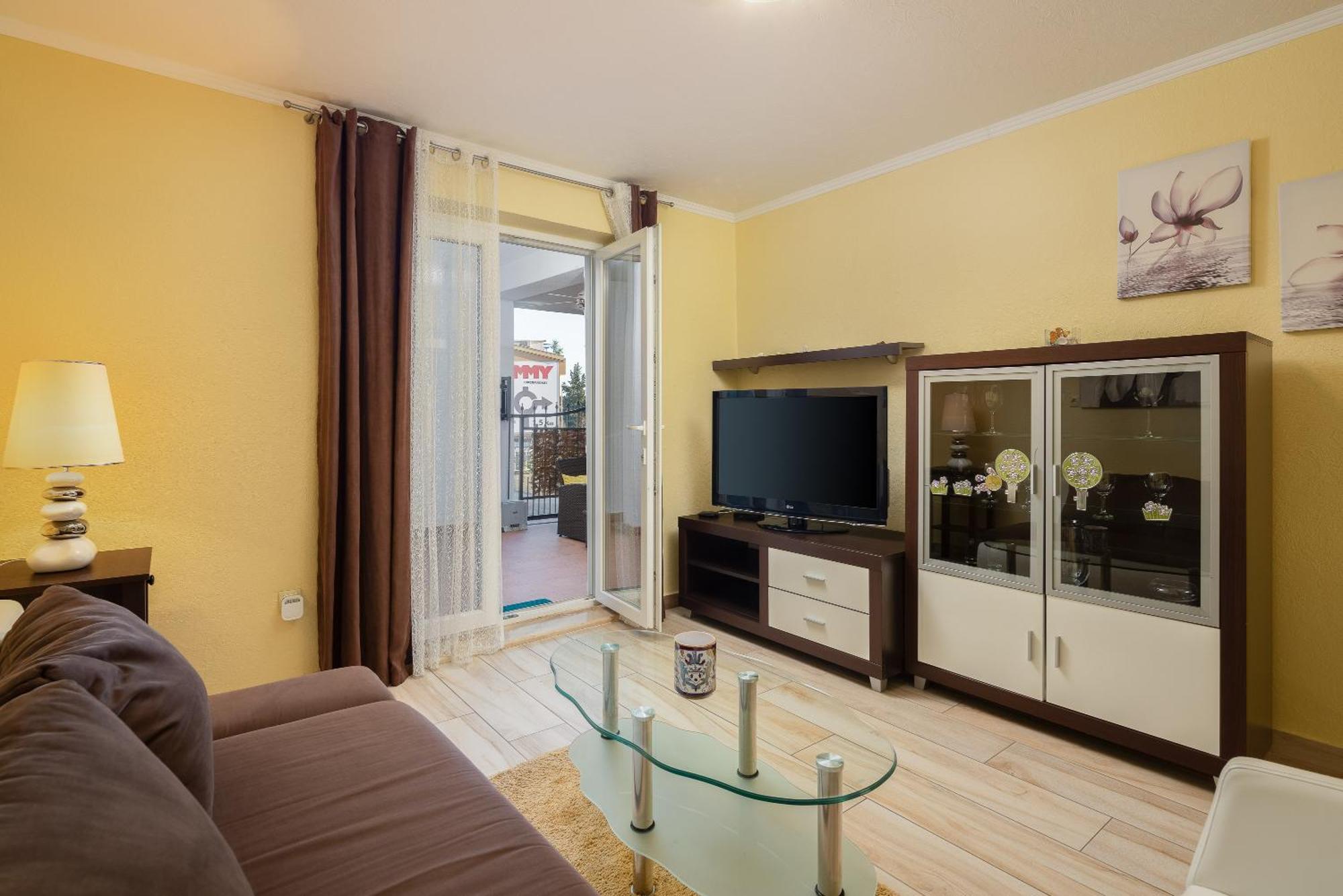 Perla Apartment - 2 Min To The Beach & Free Parking Makarska Exterior photo