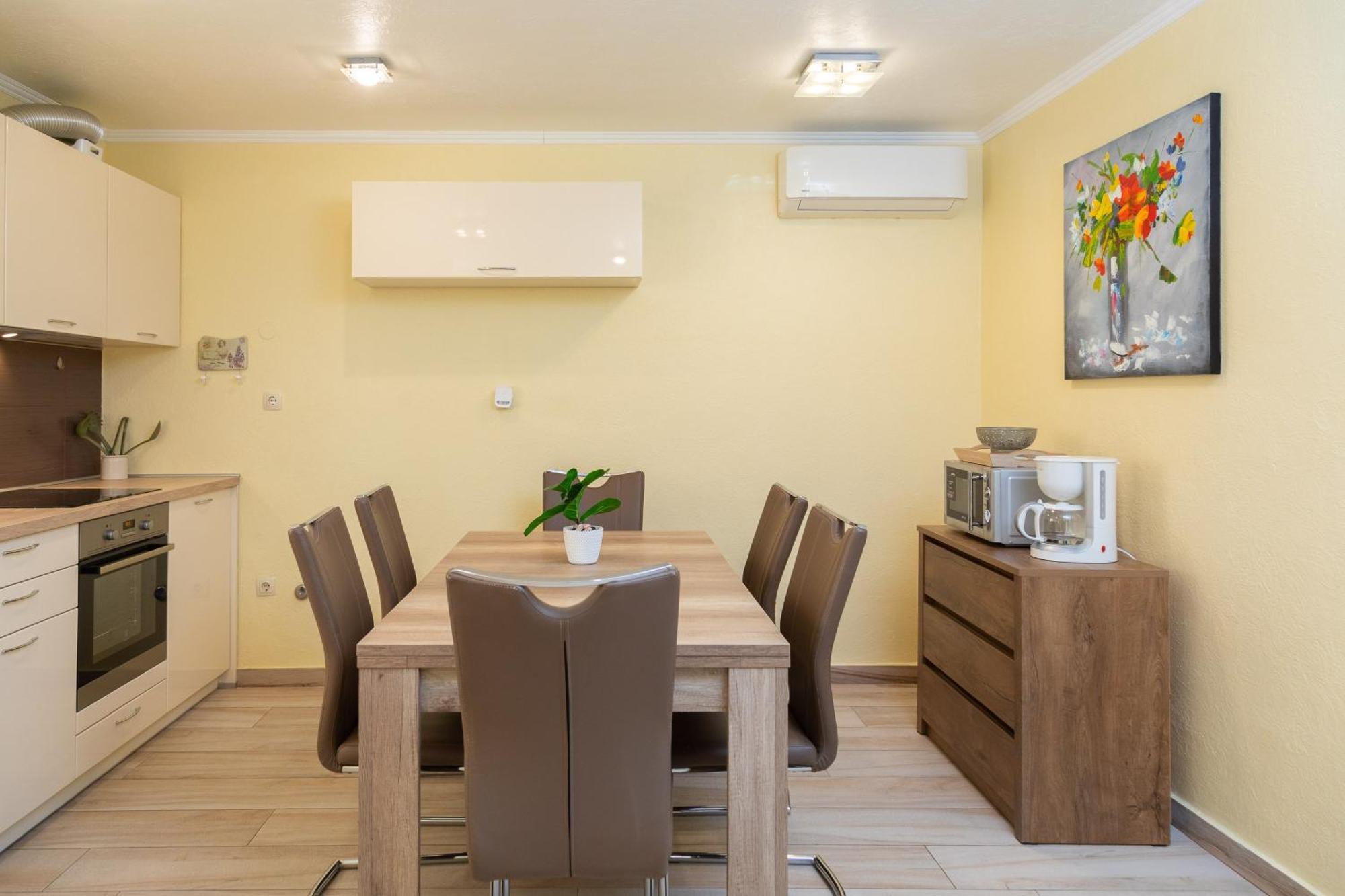 Perla Apartment - 2 Min To The Beach & Free Parking Makarska Exterior photo